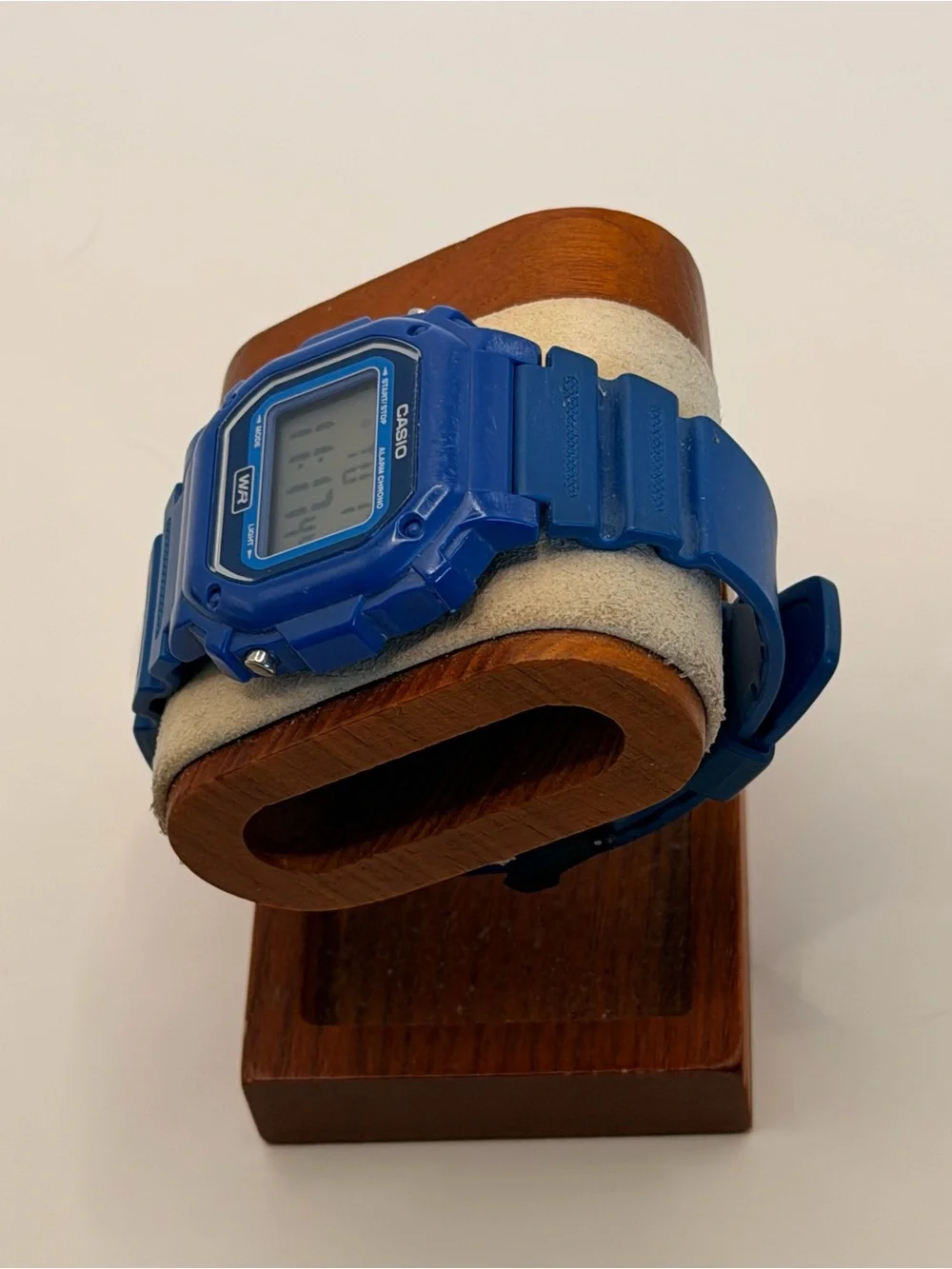 Casio F-108WH Digital Watch, Blue, works well